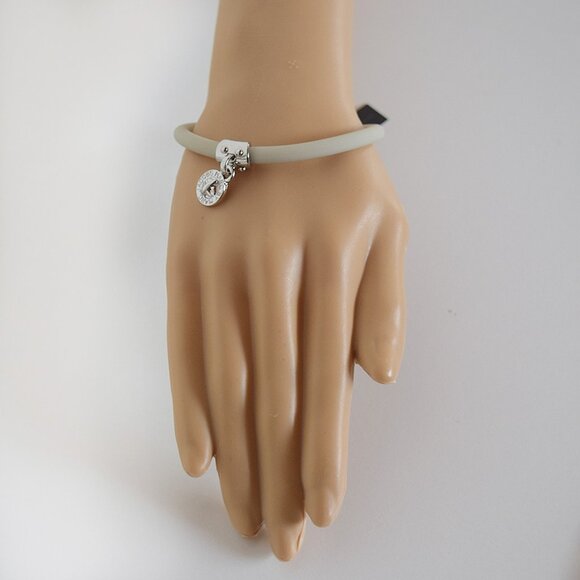 Marc Jacobs Charm Rubber Bracelet in Oyster Grey - Picture 6 of 12
